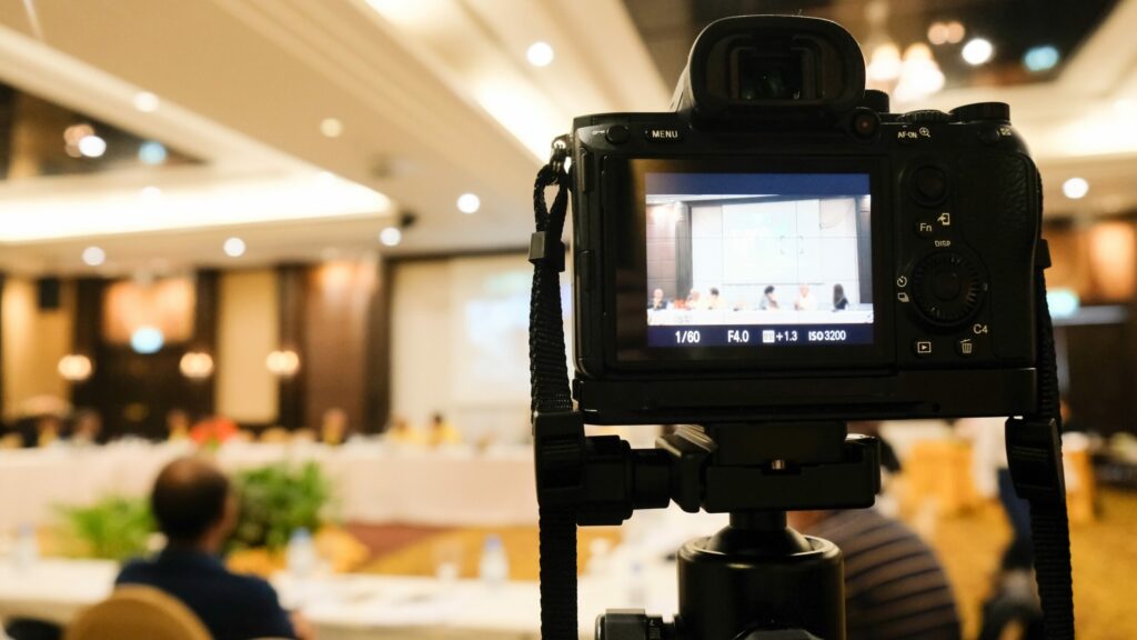 Captation vidéo d'une conférence en format hybride
