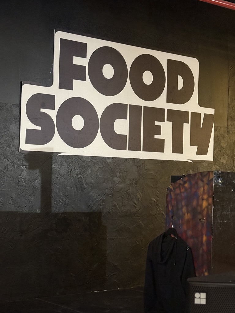 Enseigne du lieu, Food Society